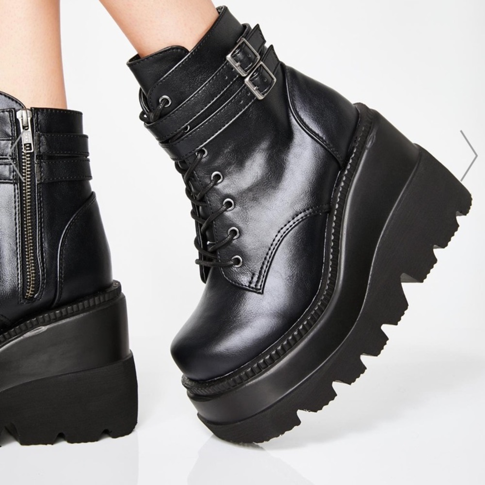 Platform boots